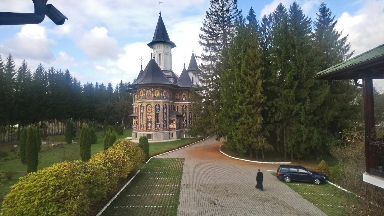 Casa "Ierusalim-Hozeva-Hozeva" Guest House Minastirea Neamt Exterior photo